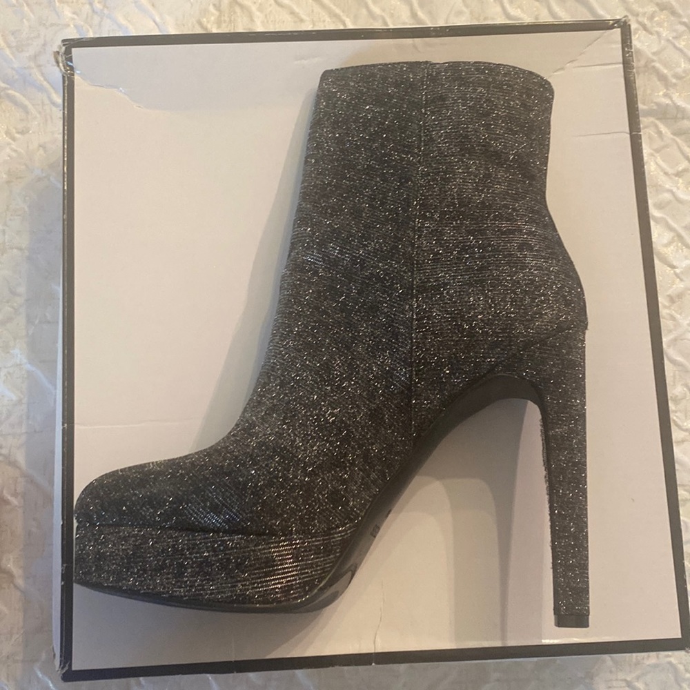NIB NWT Guess ankle glitter boots sz 10 heels
